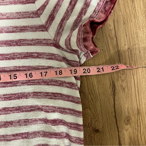 GAP Striped Velvet Maroon or Burgundy and White T-Shirt size medium - Picture 4 of 5
